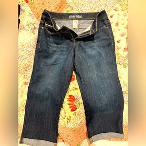 Faded Glory denim capris women’s size 8.  Great condition, minimal wear.